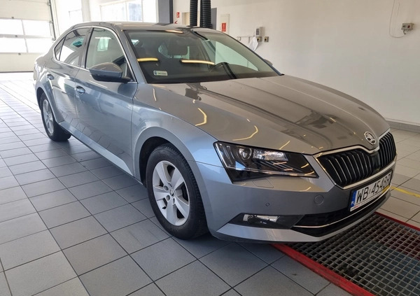 Skoda Superb cena 83000 przebieg: 128000, rok produkcji 2018 z Wągrowiec małe 121